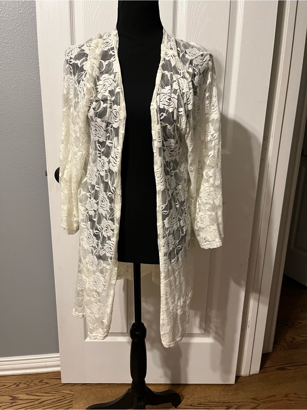 Cream Lace Open-Front Women's Kimono
